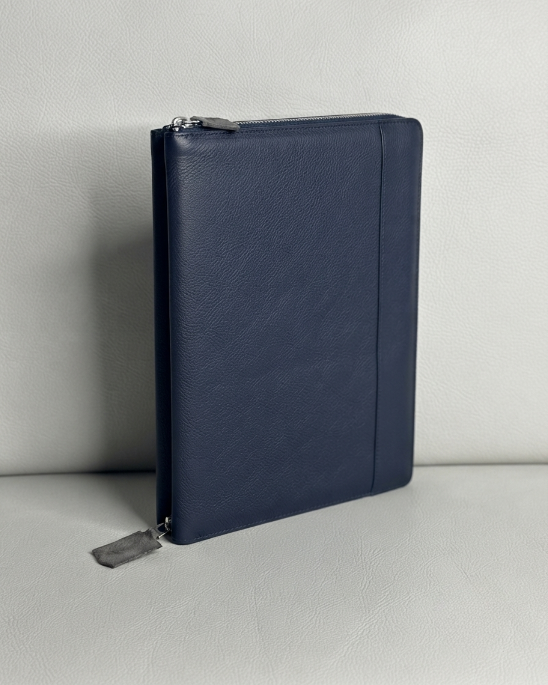 Grainitti Leather Clutch — Navy